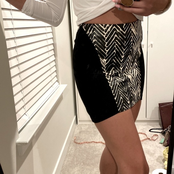 Minkpink black zebra print stretch leather skirt - Picture 4 of 7
